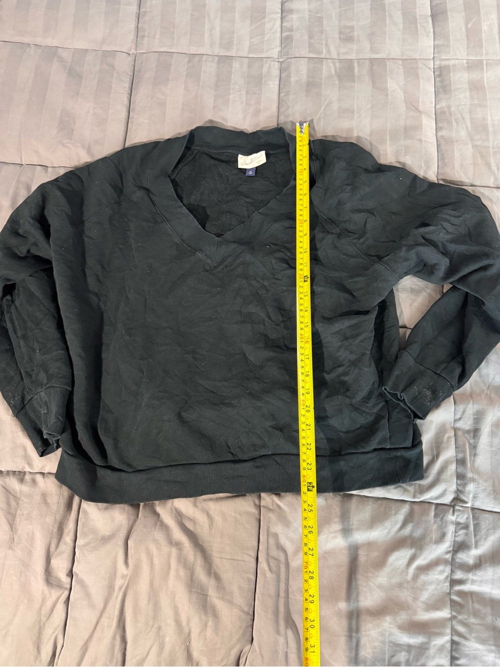Universal Thread Black V-Neck Pullover Sweater